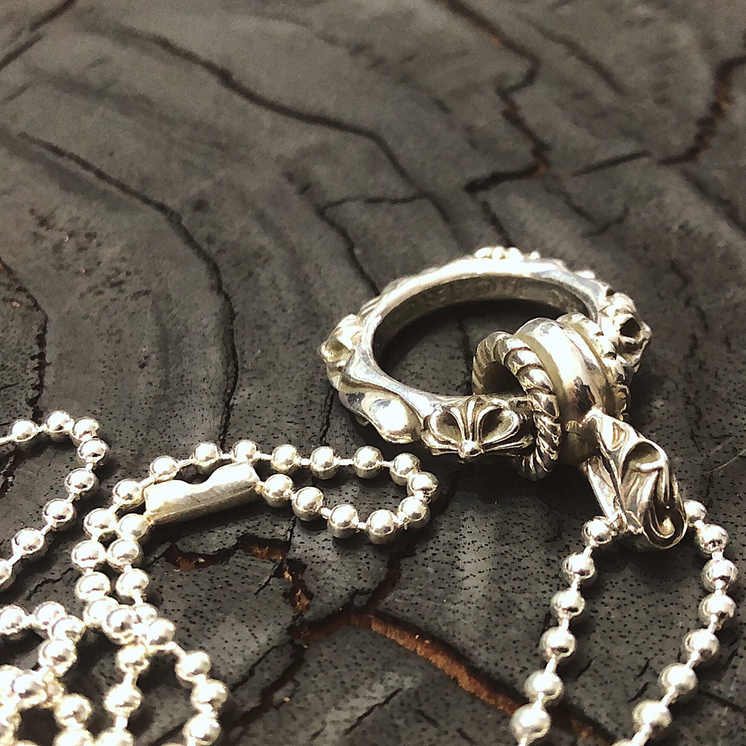 Chrome Hearts 克罗心𝐂𝐡𝐫𝐨𝐦𝐞 𝐡𝐞𝐚𝐫𝐭𝐬四方宫廷项链