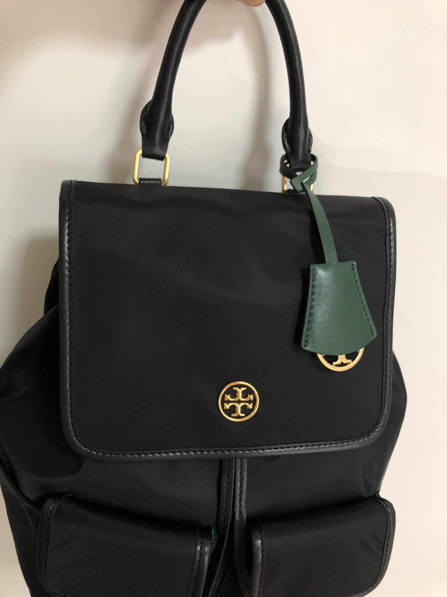 Tory Burch ～ 汤丽柏琦 PIPER FLAP 多口袋双T LOGO双肩背包 74649