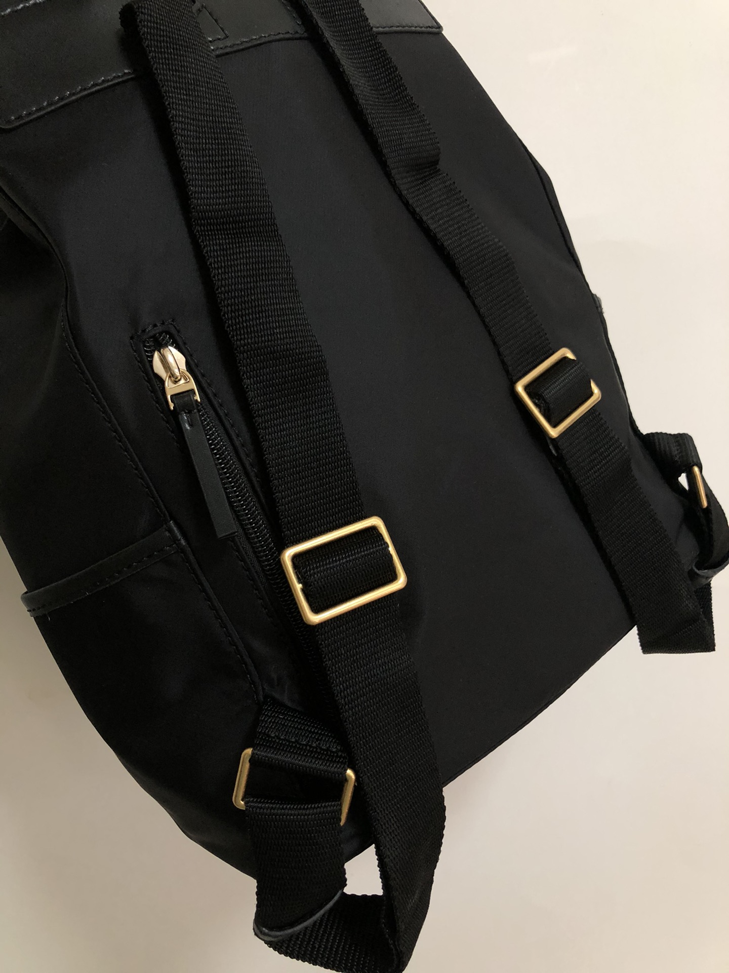 Tory Burch ～ 汤丽柏琦 PIPER FLAP 多口袋双T LOGO双肩背包 74649