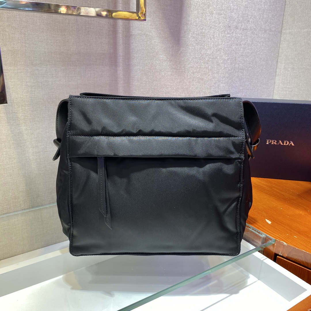 PRADA普拉达加衬尼龙新款邮差包1BC308