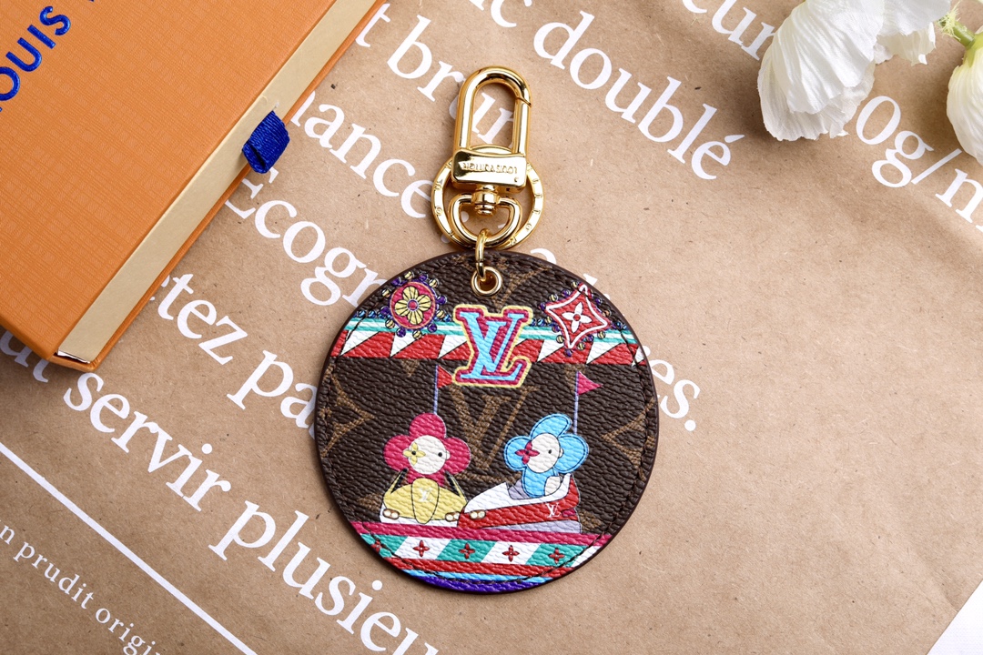 Vivienne Funfair Xmas Bag: Colorful Monogram Canvas Decoration with Mascots and Key Buttons - 图片 2