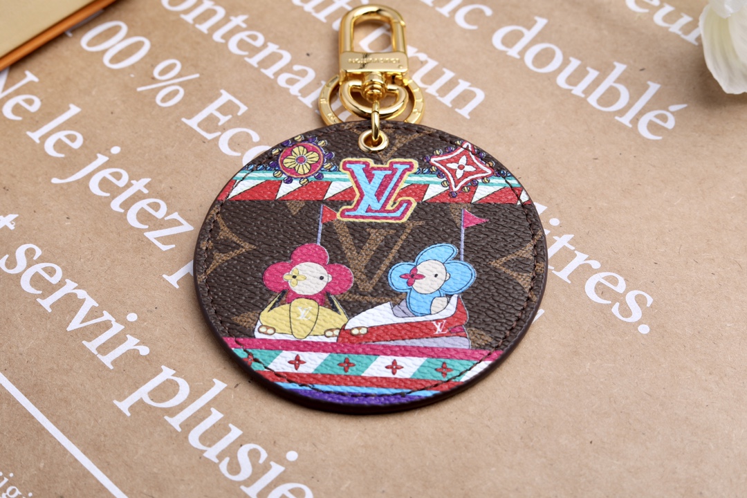 Vivienne Funfair Xmas Bag: Colorful Monogram Canvas Decoration with Mascots and Key Buttons - 图片 5