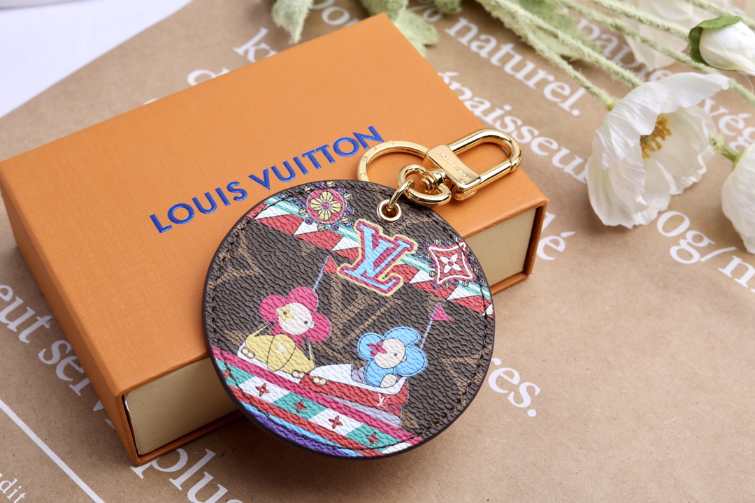 Vivienne Funfair Xmas Bag: Colorful Monogram Canvas Decoration with Mascots and Key Buttons - 图片 9