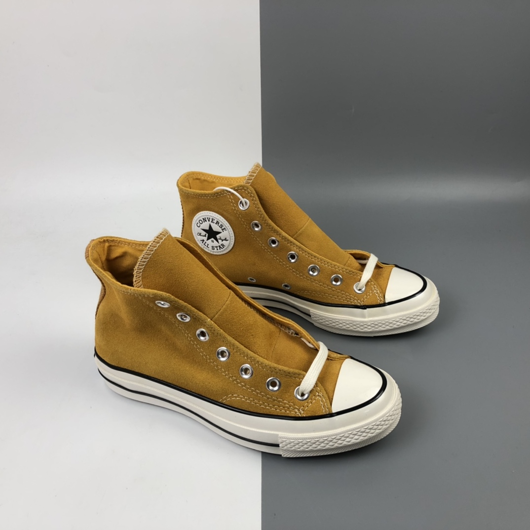 140 Converse Chuck 70s 匡威麂皮绒毛高帮 166220C贴合了季节的需要 让Converse爱好者在冬天也依旧能展现自己的穿搭风采 成为每个人展现自我风格和个性之选 尺码：35 36 36.5 37 37.5 38 39 39.5 40 41 41.5 42 42.5 43 44