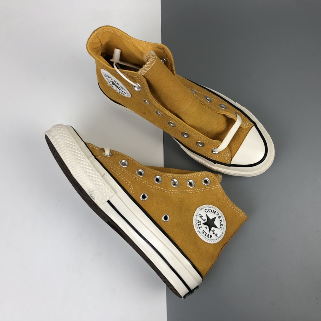 140 Converse Chuck 70s 匡威麂皮绒毛高帮 166220C贴合了季节的需要 让Converse爱好者在冬天也依旧能展现自己的穿搭风采 成为每个人展现自我风格和个性之选 尺码：35 36 36.5 37 37.5 38 39 39.5 40 41 41.5 42 42.5 43 44