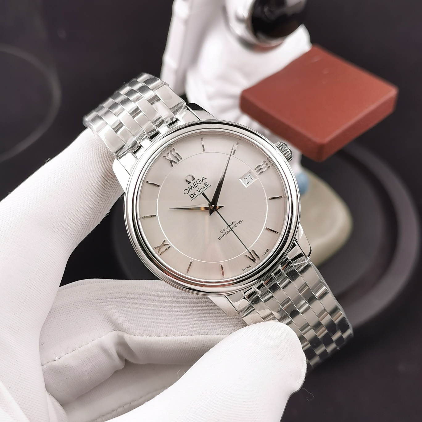 NO:146557,KY's masterpiece Omega Butterfly Series It took 2 years to arrive steel belt. The entire strap is exactly the same as the original. Spray original buckle. The original watch is molded. The literal Romantin size and color are the same as the original. The length and shape of the watch needle are all in line with each card. The original diameter is 39.5mmX10mm. It uses imported stable movement zero-repair (can be equipped with 2892 movements). The strongest version in the market, worth owning, omega19860909KY出品力作 欧米茄蝶飞系列 耗时2年钢带到货 整条表带跟原版完全吻合 喷雾原装扣 整表原版起模 字面罗马丁大小颜色与原装一致 表针长度形状全部吻合 一卡一码 原装直径39.5mmX10mm 采用进口稳定机芯零返修(可装2892机芯) 市场最强版本,值得拥有,,omega,Watch