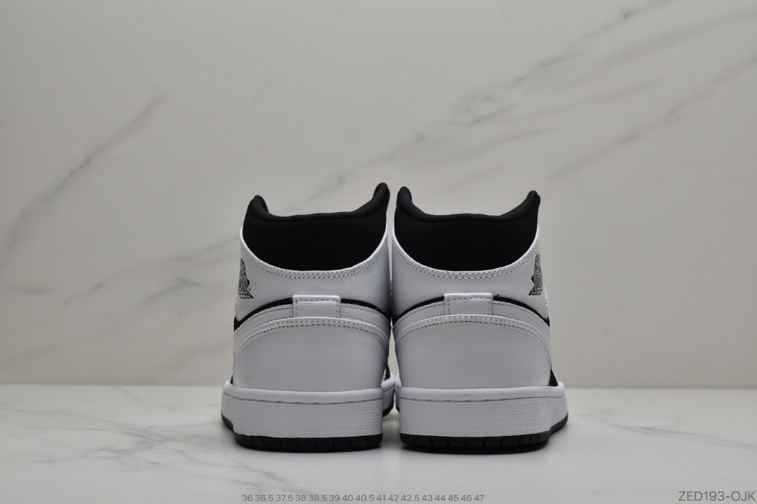 260  乔丹/Air Jordan 1 Mid AJ1 乔1 中帮百搭休闲运动板鞋。官方货号#554724-113
