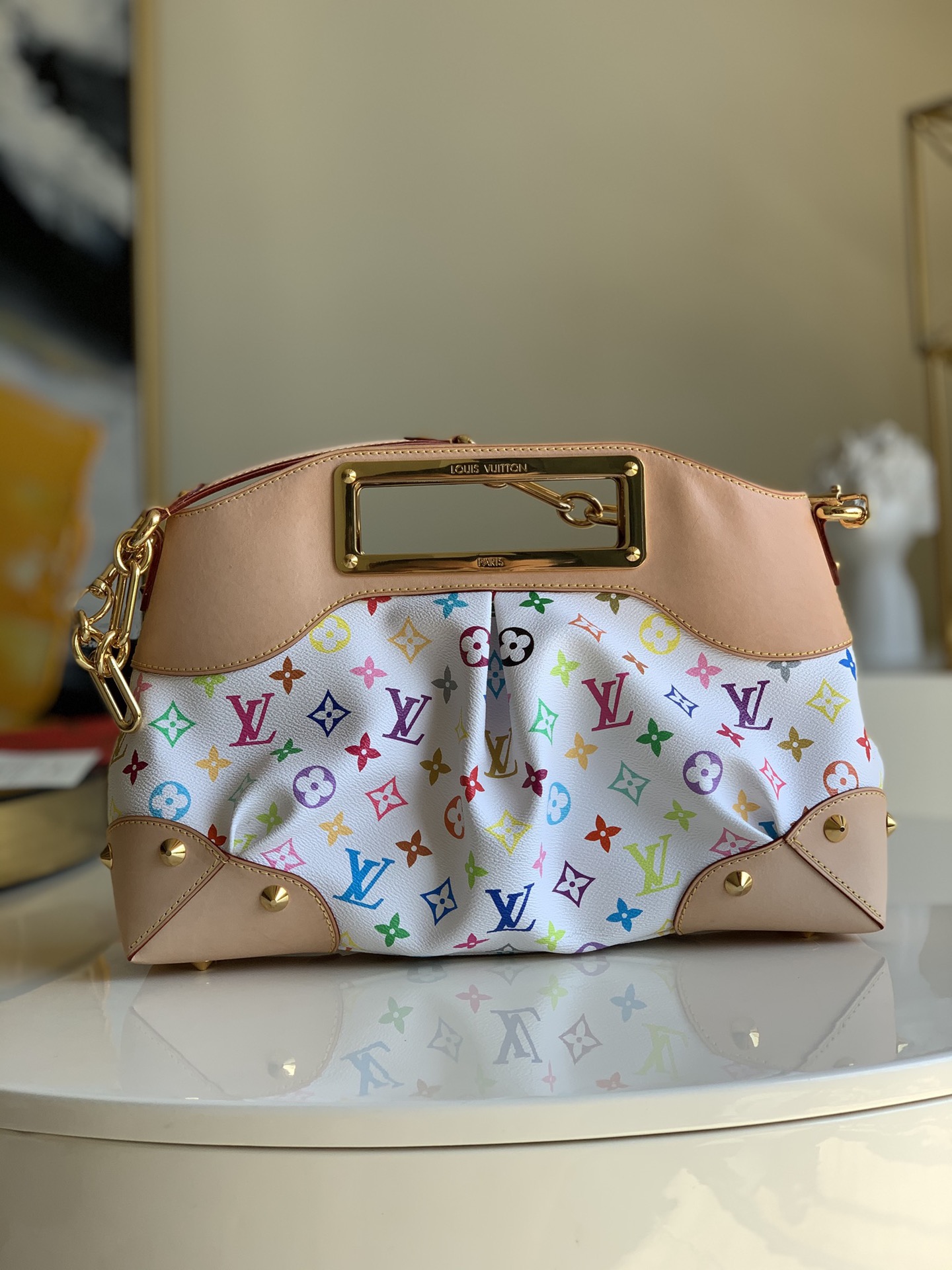 NO:396263,【Exclusive real photo M40255】 Monogram Multicolore one-shoulder handbag designed by Takashi Murakami Japan Original fabric with imported color-changing plaster bark, imported sheep barrie leather inside, counter has been discontinued, it is definitely not an ordinary replica, see, details, hardware is made of pure copper, laser engraving and cutting, thirty-three colors specially customized for fabric, flat leather surface, fine workmanship size 37X9X22cm G.,LV [original leather],louis vuitton19860909【独家实拍M40255】日本村上隆设计的Monogram Multicolore 单肩手提包 原厂面料配搭进口变色树膏皮 内里进口羊巴里真皮 专柜已停产 绝非普通复刻 看 细节吧 五金采用纯铜材质 激光雕刻切割 面料专门定制的三十三个颜色 皮面平整 做工精细 size 37X9X22cm G.,LV【原厂皮】,louis vuitton,Bag