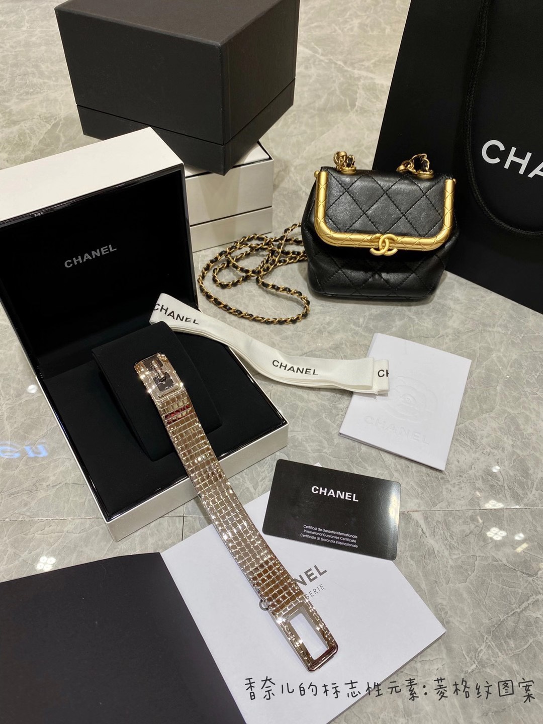 Chanel 集所有 CHANEL 元素于一体的 CODE COCO腕表