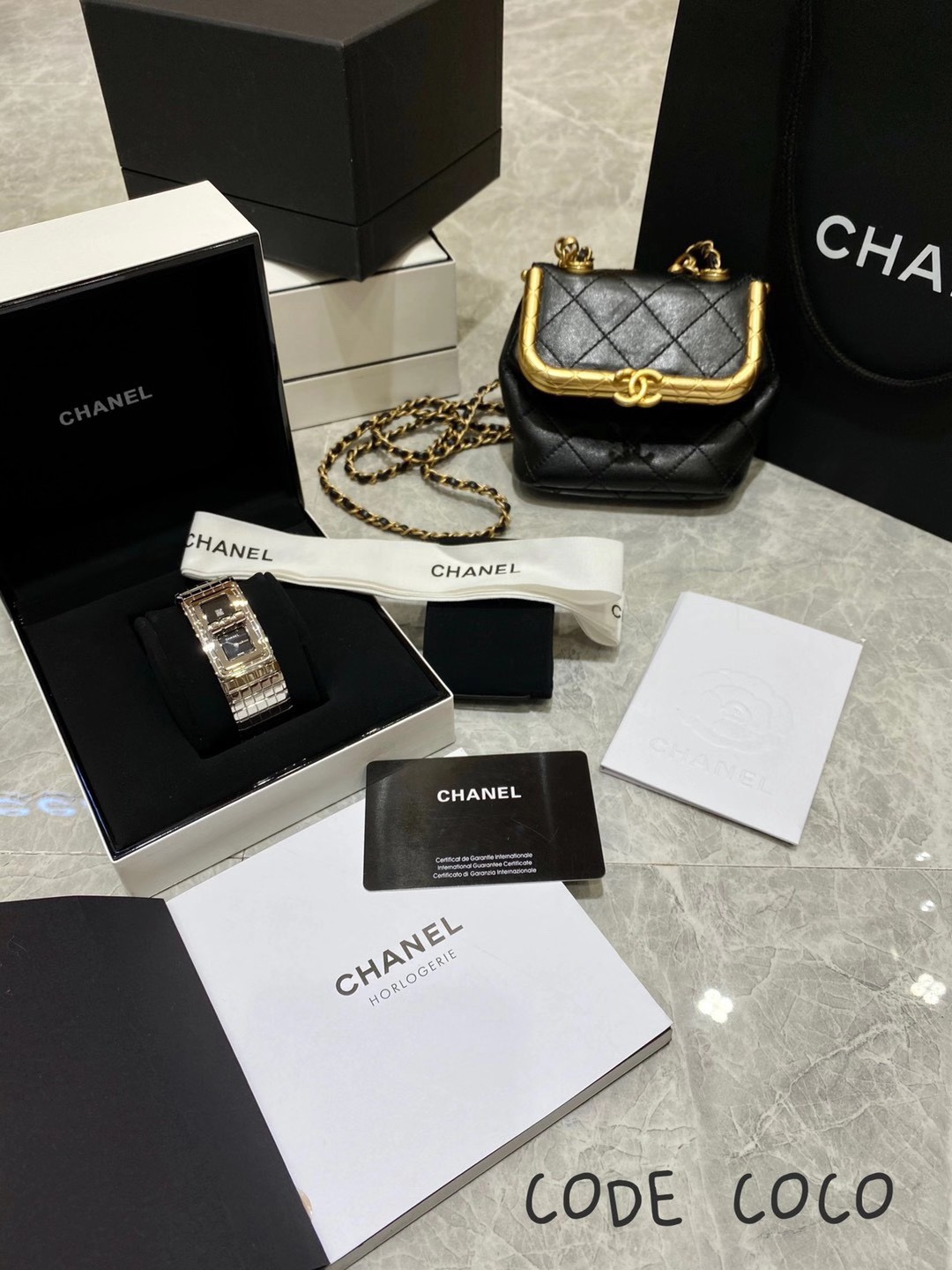 Chanel 集所有 CHANEL 元素于一体的 CODE COCO腕表