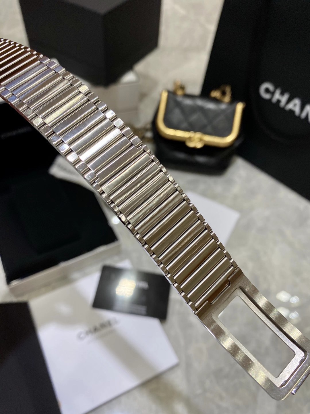 Chanel 集所有 CHANEL 元素于一体的 CODE COCO腕表