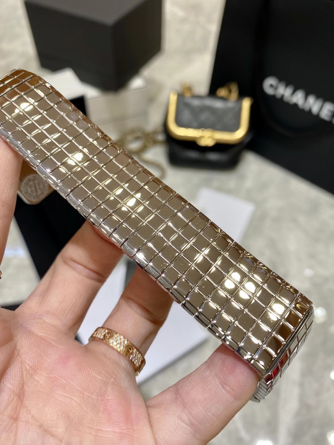Chanel 集所有 CHANEL 元素于一体的 CODE COCO腕表