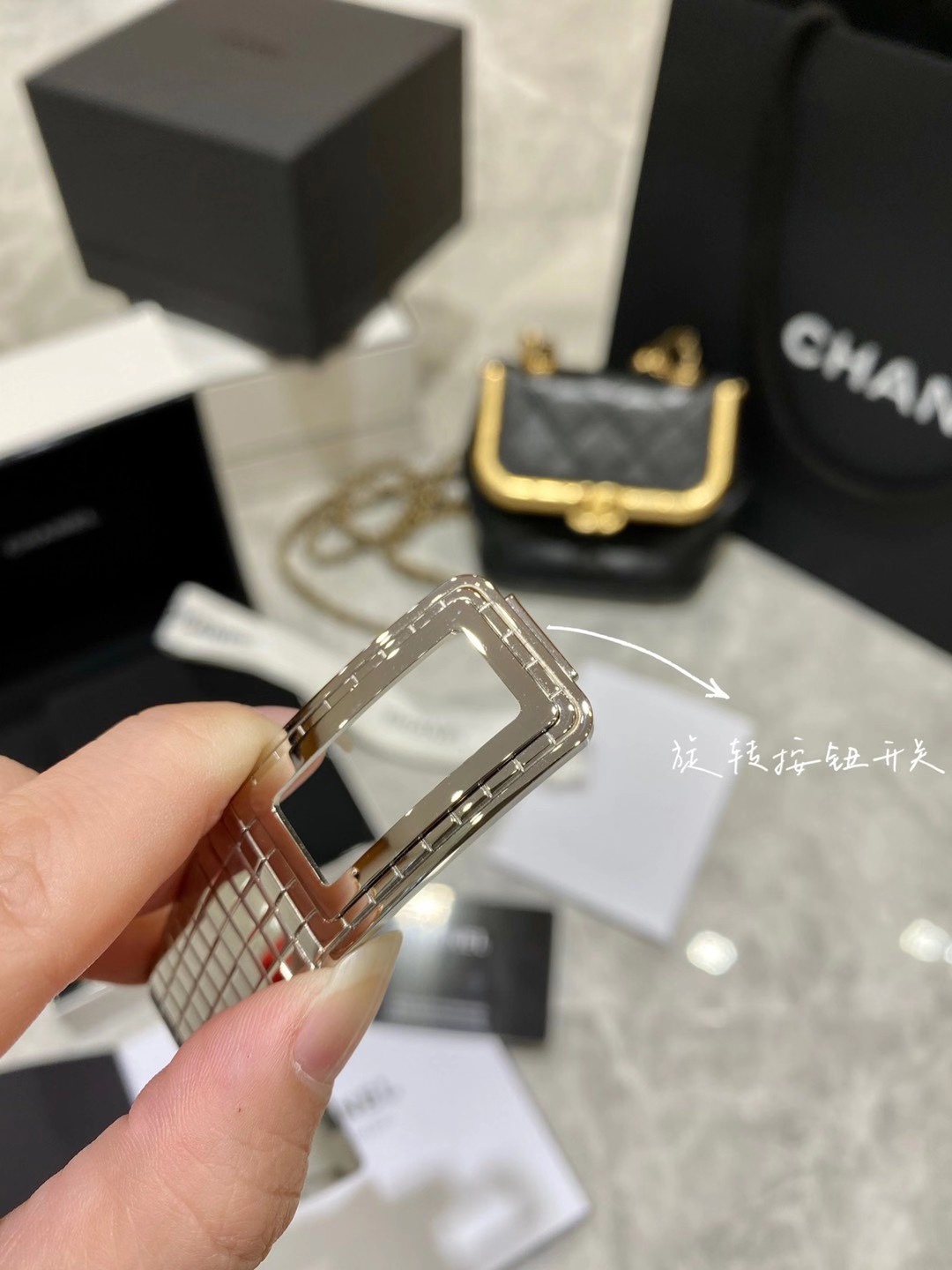 Chanel 集所有 CHANEL 元素于一体的 CODE COCO腕表