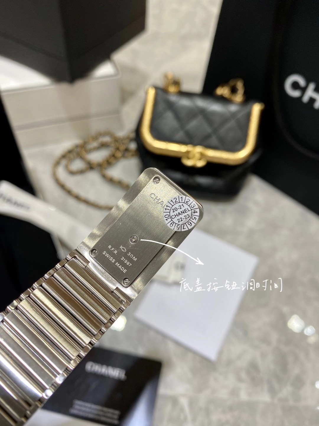Chanel 集所有 CHANEL 元素于一体的 CODE COCO腕表
