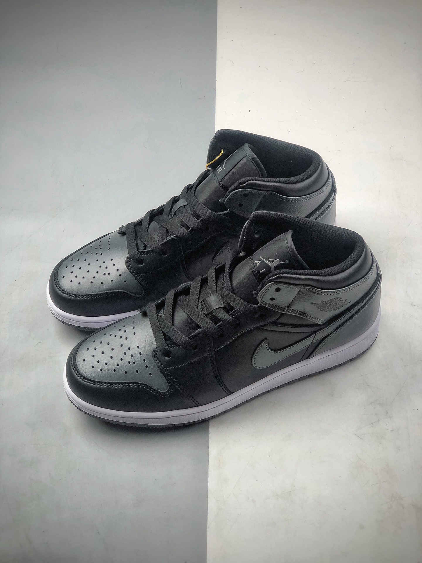 230 Air Jordan 1 Mid  AJ1 “影子灰”中帮篮球鞋554725-041