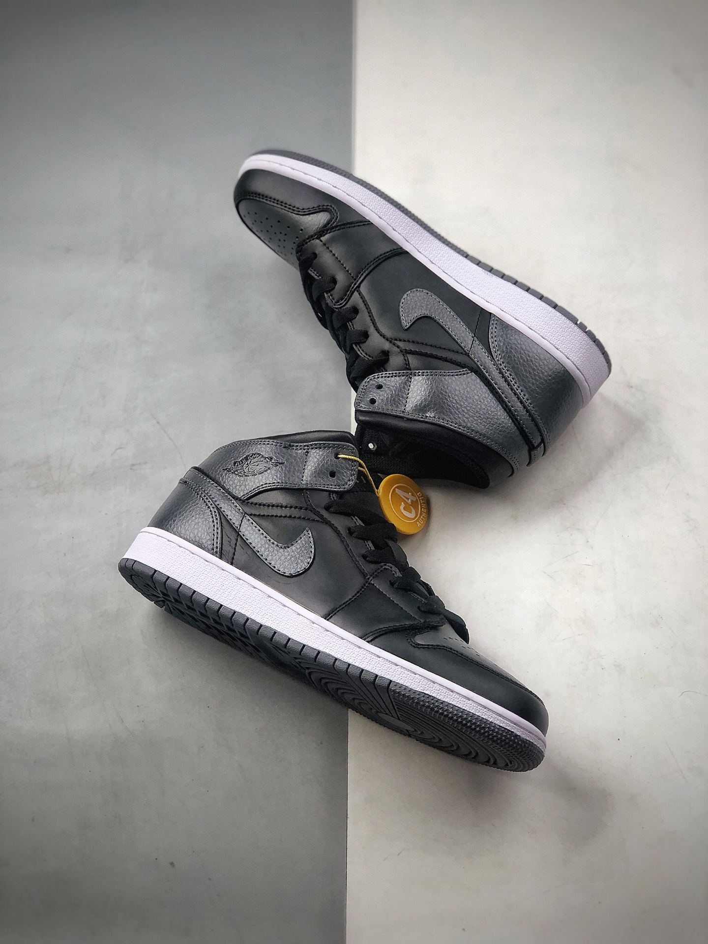 230 Air Jordan 1 Mid  AJ1 “影子灰”中帮篮球鞋554725-041