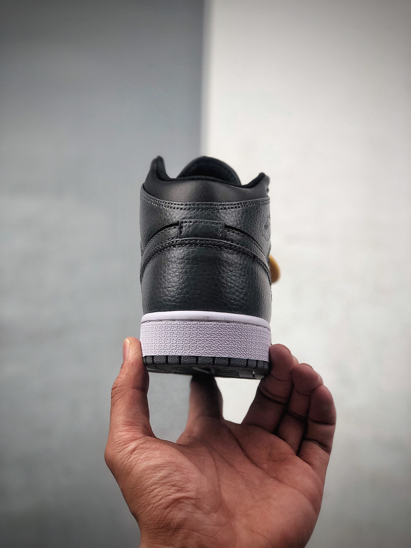 230 Air Jordan 1 Mid  AJ1 “影子灰”中帮篮球鞋554725-041