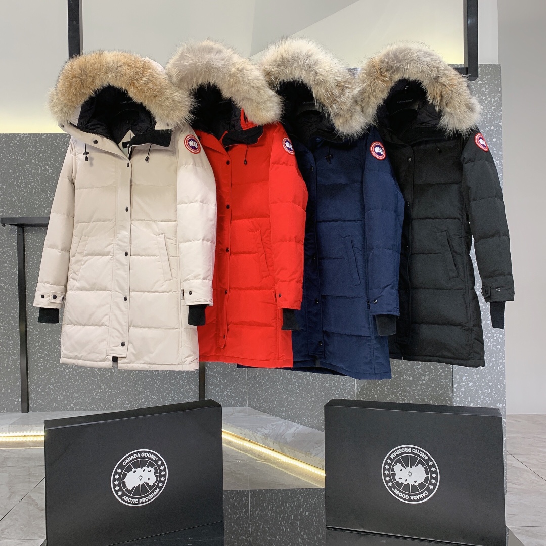 Canada Goose Shelburne Parka: Luxurious Down Coat with Coyote Fur Trim