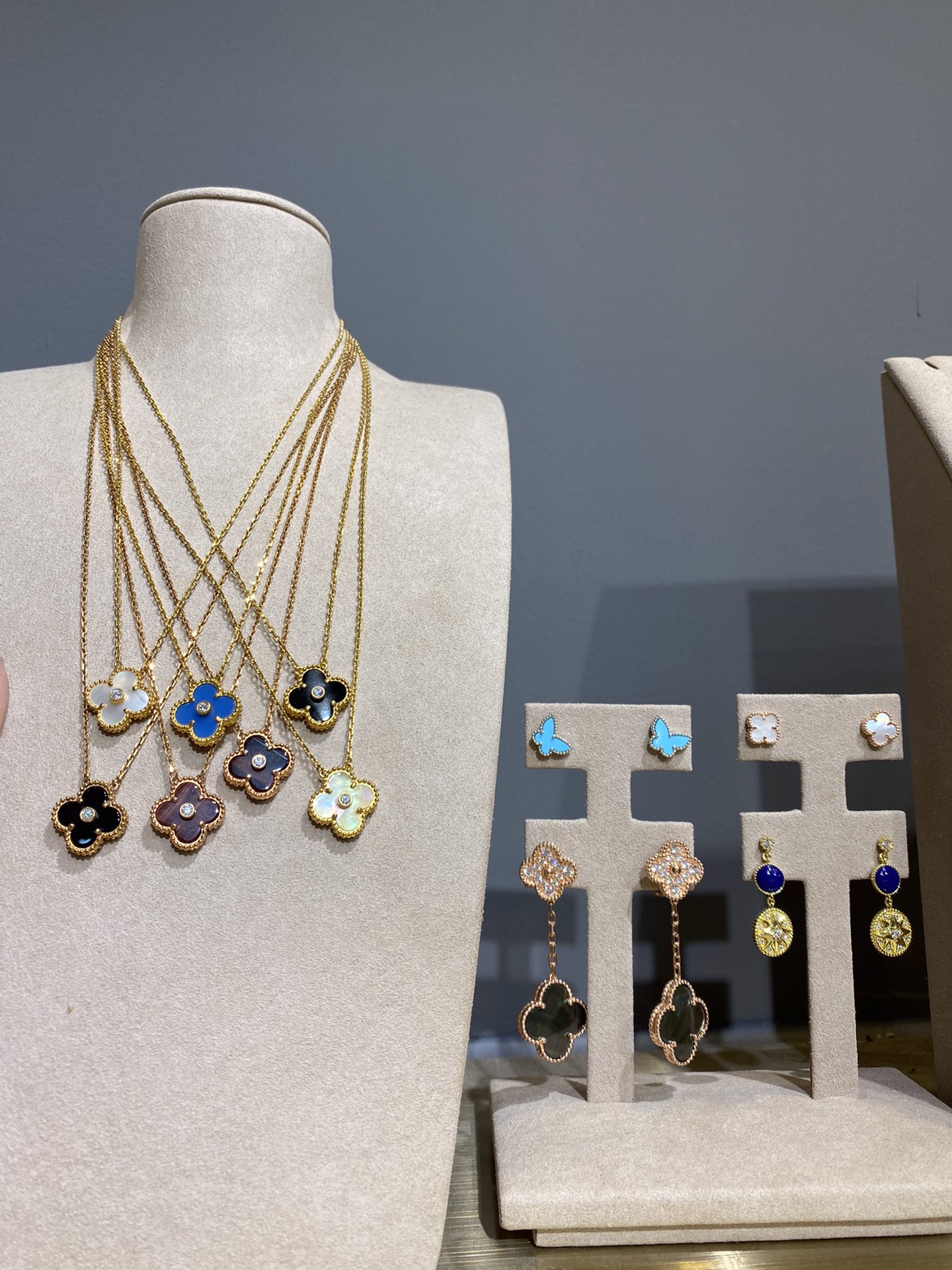 Van Cleef & Arpels VCA梵克雅宝 集合图 四叶草，蝴蝶项项链手链耳钉系列 做工
