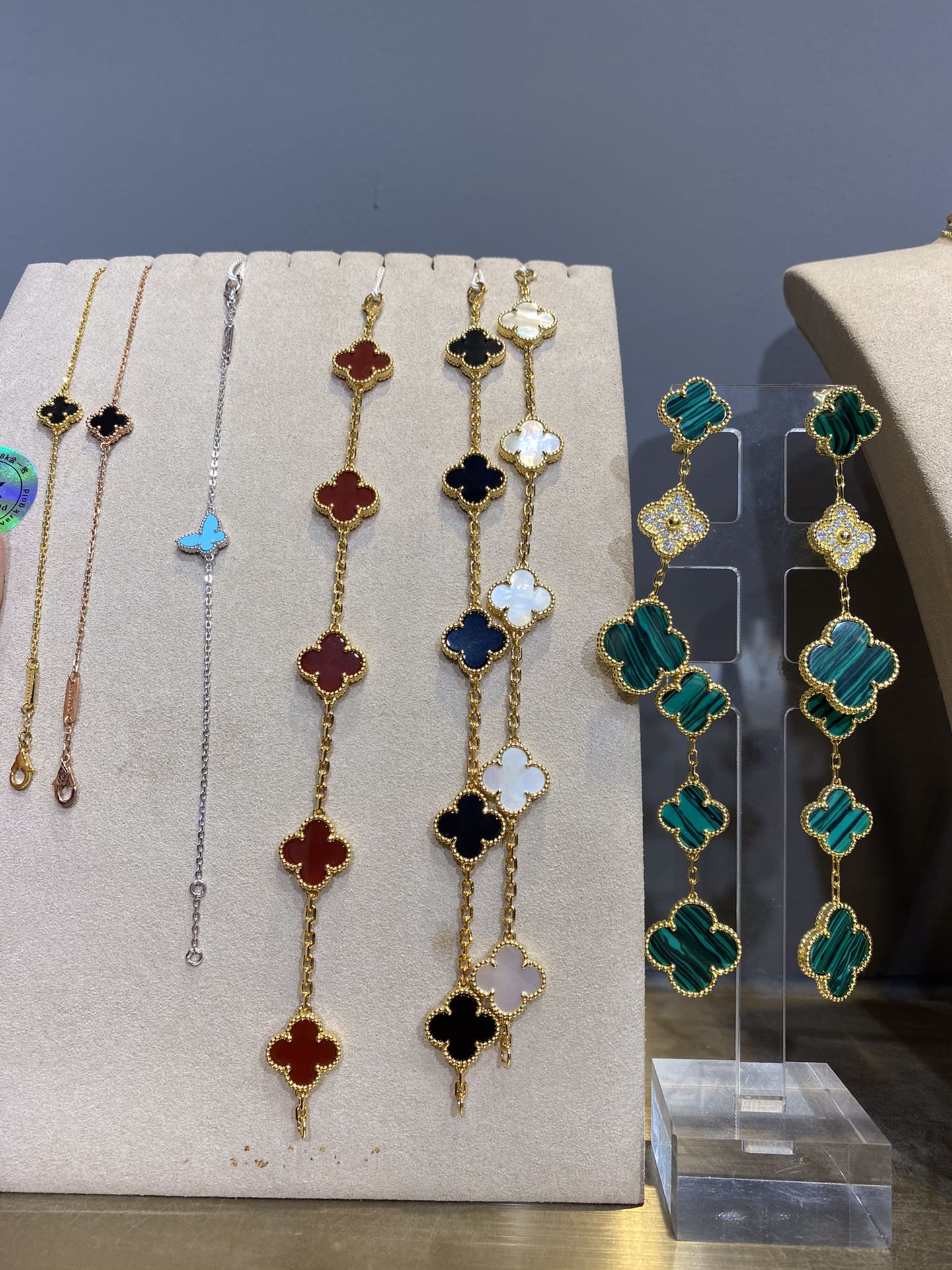 Van Cleef & Arpels VCA梵克雅宝 集合图 四叶草，蝴蝶项项链手链耳钉系列 做工