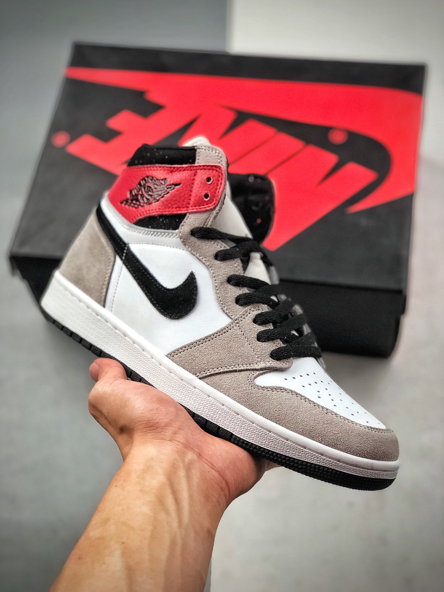 Air Jordan 1 RETRO HIGH OG "Smoke Grey" AJ1 high top versatile cultural sneaker. Item No.: 555088-126 Size: 36 36.5 37.…