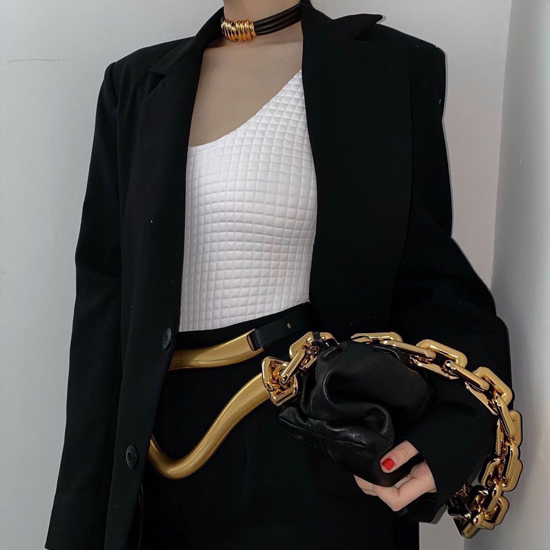 Bottega Veneta ๐๐๐ ๐พ๐๐ผ๐๐ ๐๐๐๐พ๐ 31CM BAG 620230้ป่ฒ/้้พ