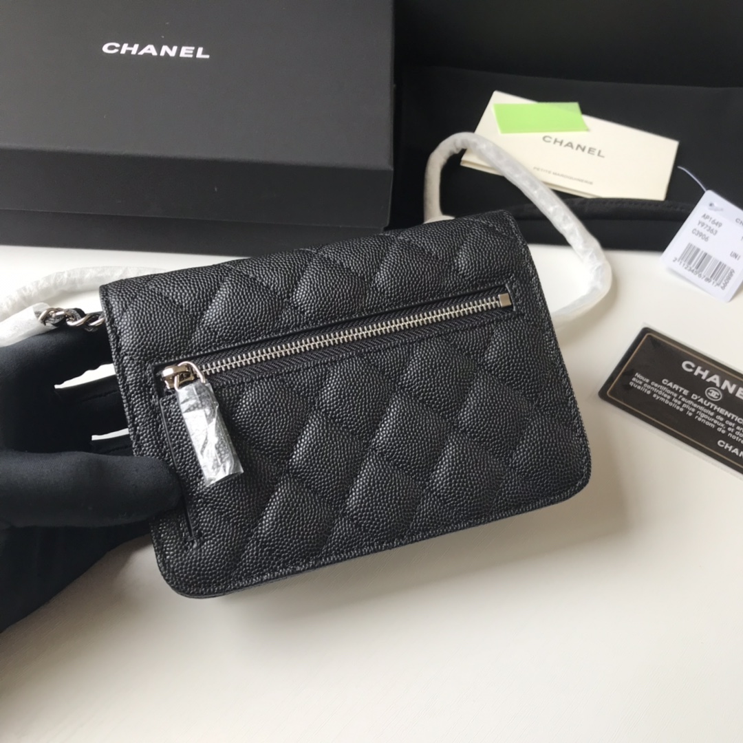 Chanel 20款mini 采用兹扣五金方便