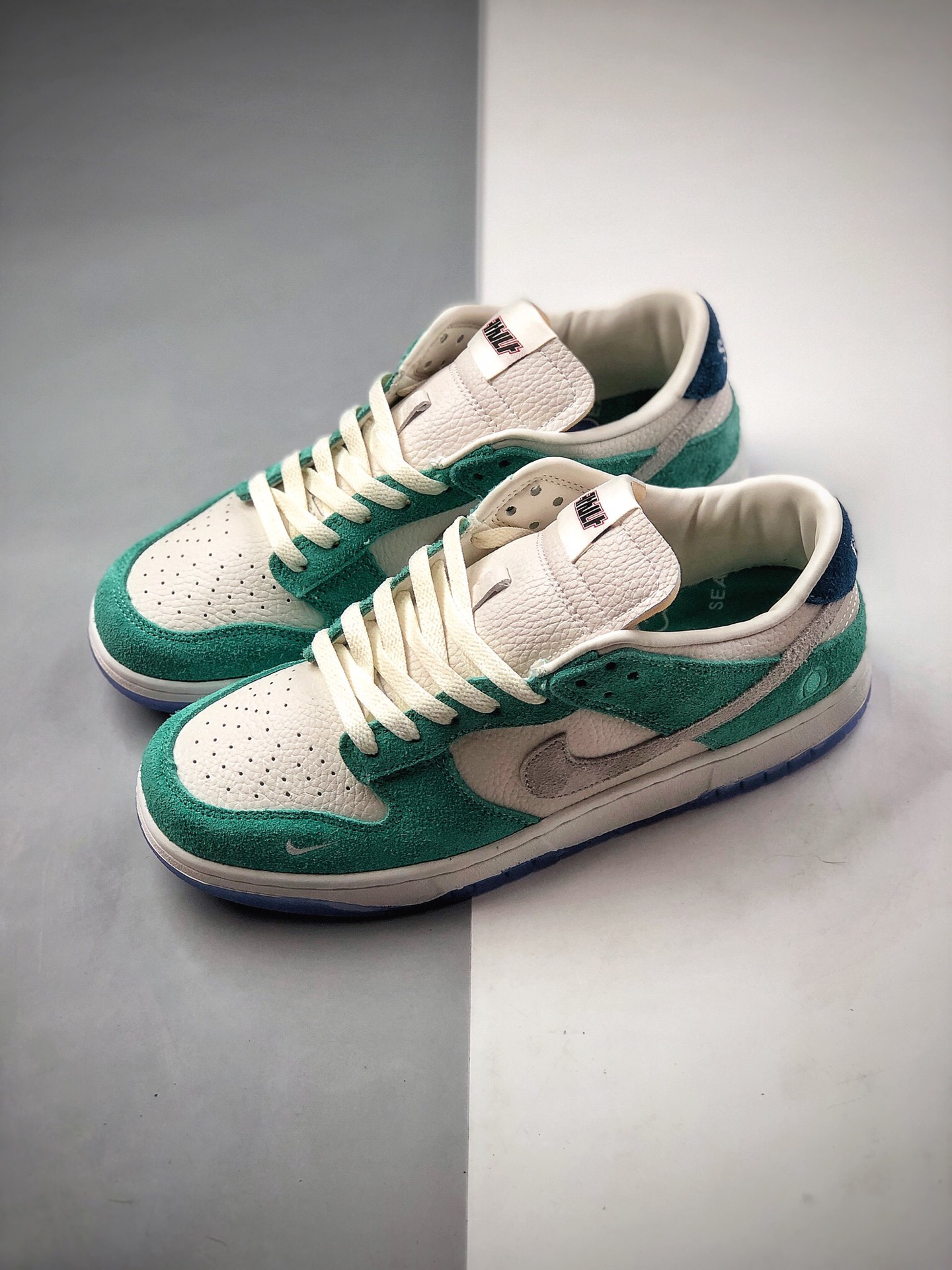 200  涡轮绿韩国品牌 Kasina 与 Nike 打造的的韩国限定湖水绿CZ6501-101