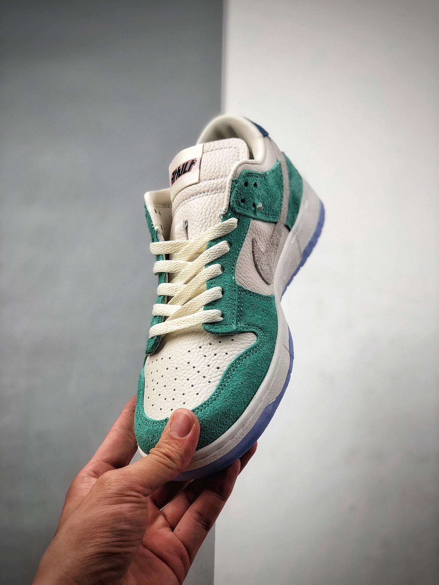 200  涡轮绿韩国品牌 Kasina 与 Nike 打造的的韩国限定湖水绿CZ6501-101