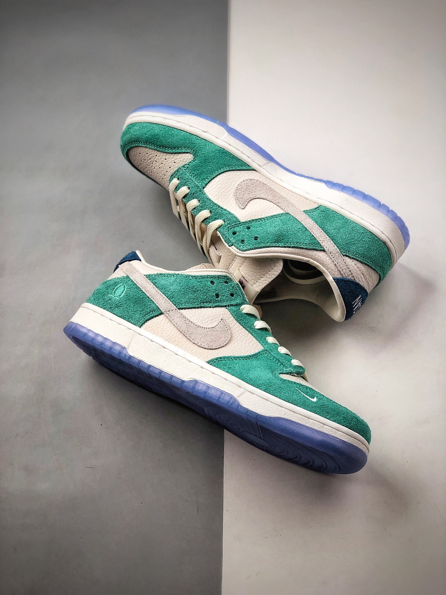 200  涡轮绿韩国品牌 Kasina 与 Nike 打造的的韩国限定湖水绿CZ6501-101