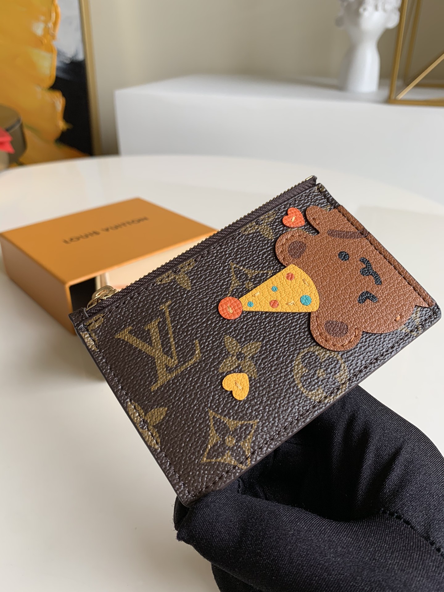 NO:396241,New product Exclusive original order Delivery full set of counter packaging New model LOUIS VUITTON Bear card bag coin wallet Old color White color Two colors shipped Top imported PU material Hardware is imported steel Original logo indeed exquisite The feel is really great A.,LV [original leather],louis vuitton,louis vuitton,wallets19860909新品 独家原单 配送全套专柜包装 新款 LOUIS VUITTON 小熊卡包零钱包 老花色 白花色 两色出货 顶级进口PU材质 五金为进口钢 原版logo 确实精致 手感真的很赞 A.,LV【原厂皮】,louis vuitton,louis vuitton,wallets,Bag