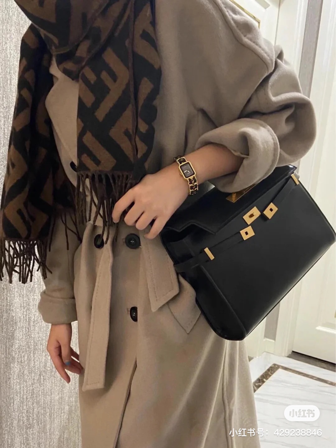 Ysl 𝑴𝒂𝒏𝒉𝒂𝒕𝒕𝒂𝒏 29CM曼哈顿法棍包 579271黑色牙签纹金扣