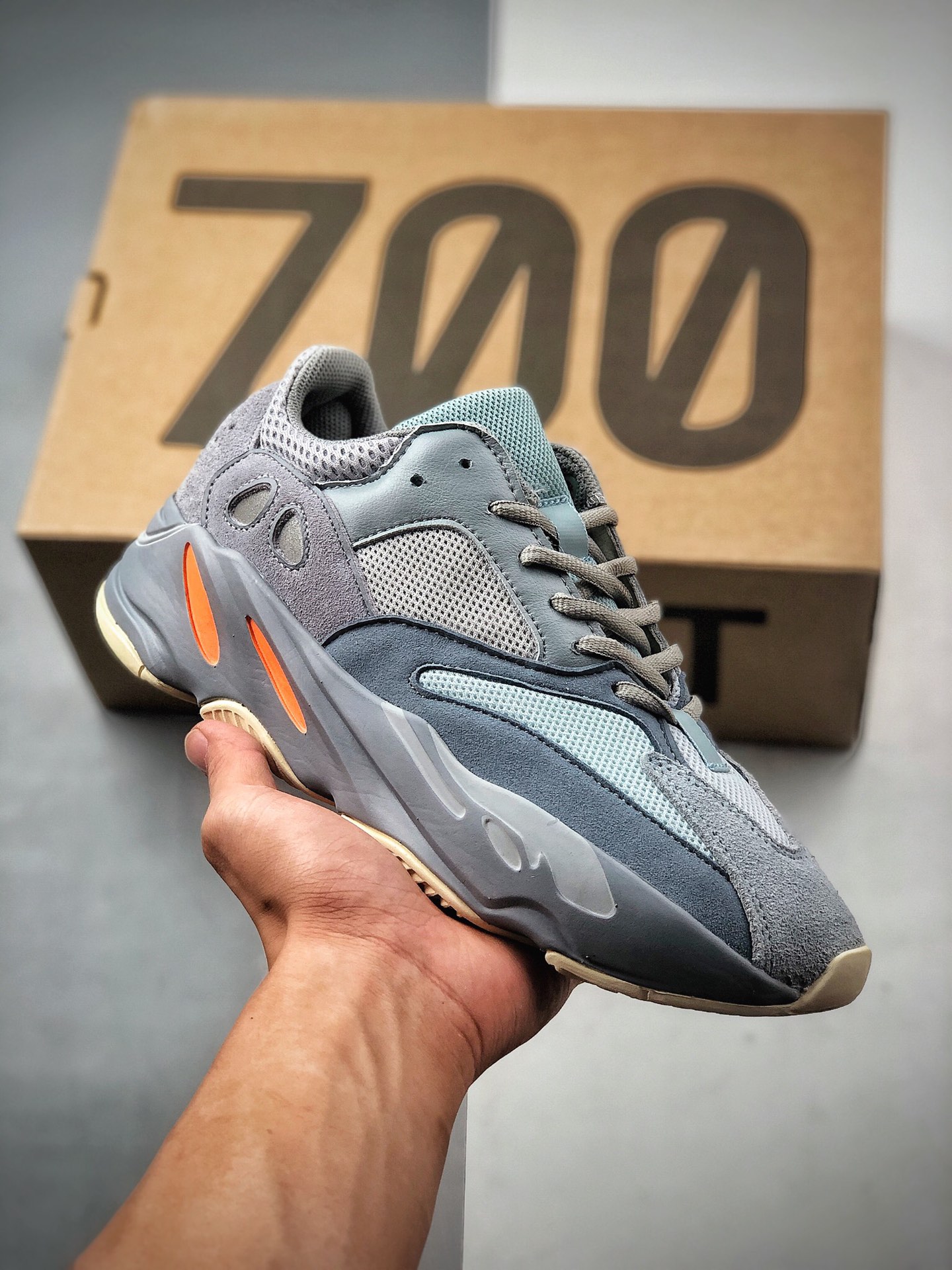 Adidas Yeezy Boost 700 zapatillas de papá. Correcta piel de primera capa, textura inmejorable, con entresuela de partíc…