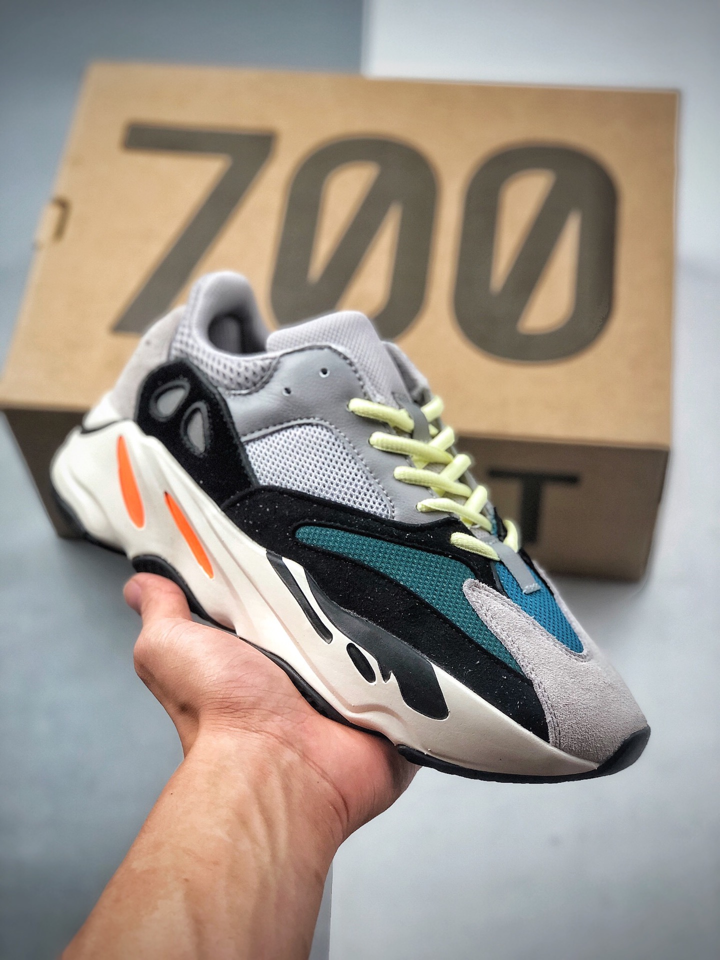 Zapatillas Adidas Yeezy Boost 700 para papá. Correcta piel de primera capa, textura incomparable, con mediasuela de par…