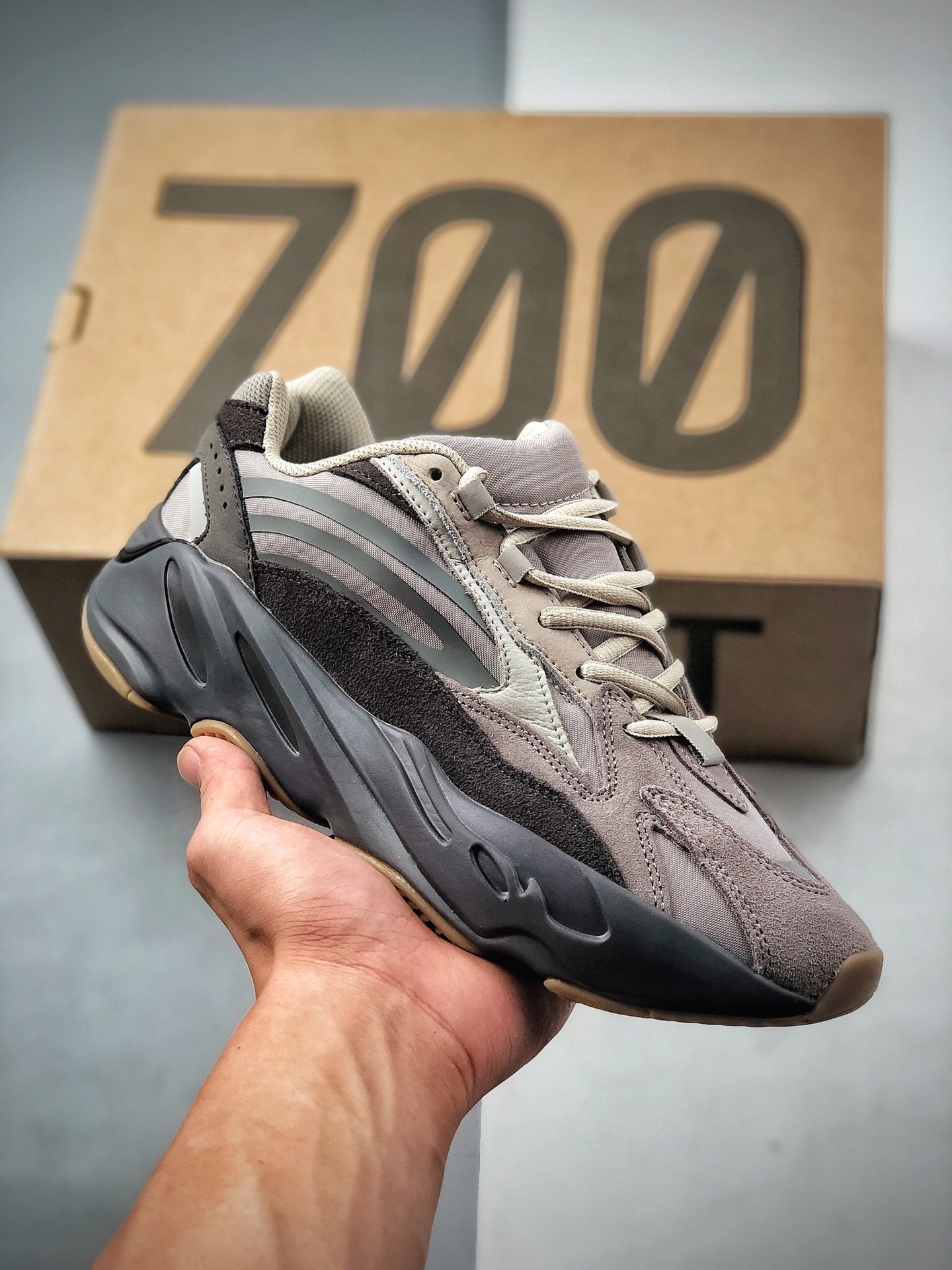 Zapatillas Adidas Yeezy Boost 700 para papá. Correcta piel de primera capa, textura incomparable, con mediasu…