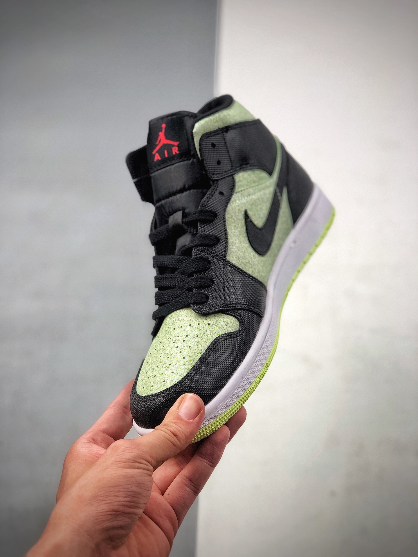 240 Air Jordan 1 Mid 黑绿红 AJ1/ 乔1 中邦CV5276-003