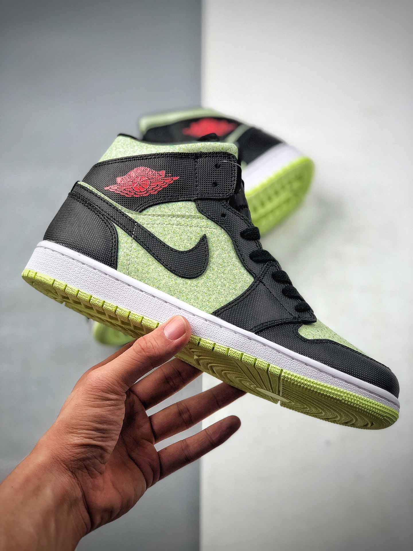 240 Air Jordan 1 Mid 黑绿红 AJ1/ 乔1 中邦CV5276-003