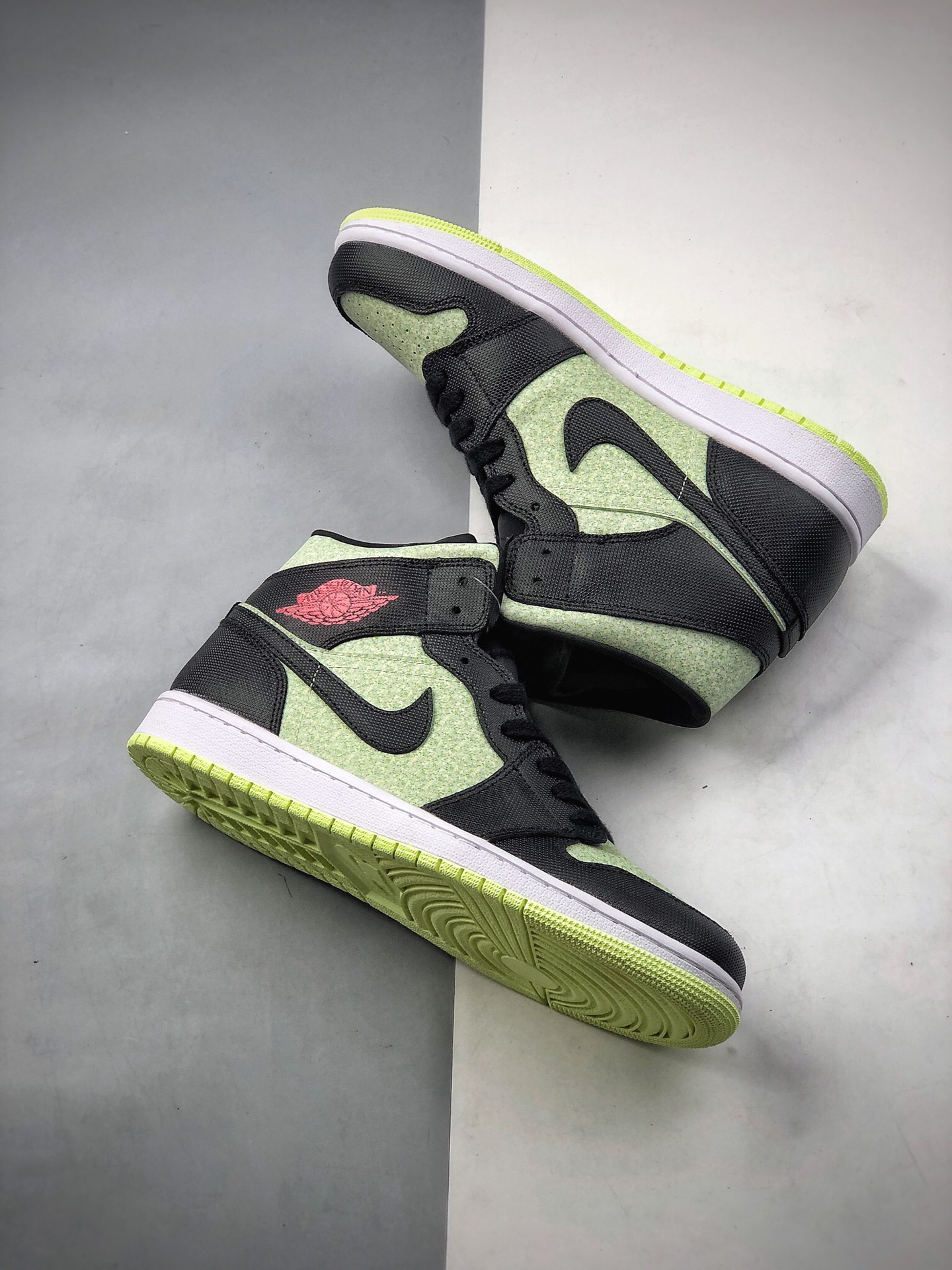 240 Air Jordan 1 Mid 黑绿红 AJ1/ 乔1 中邦CV5276-003