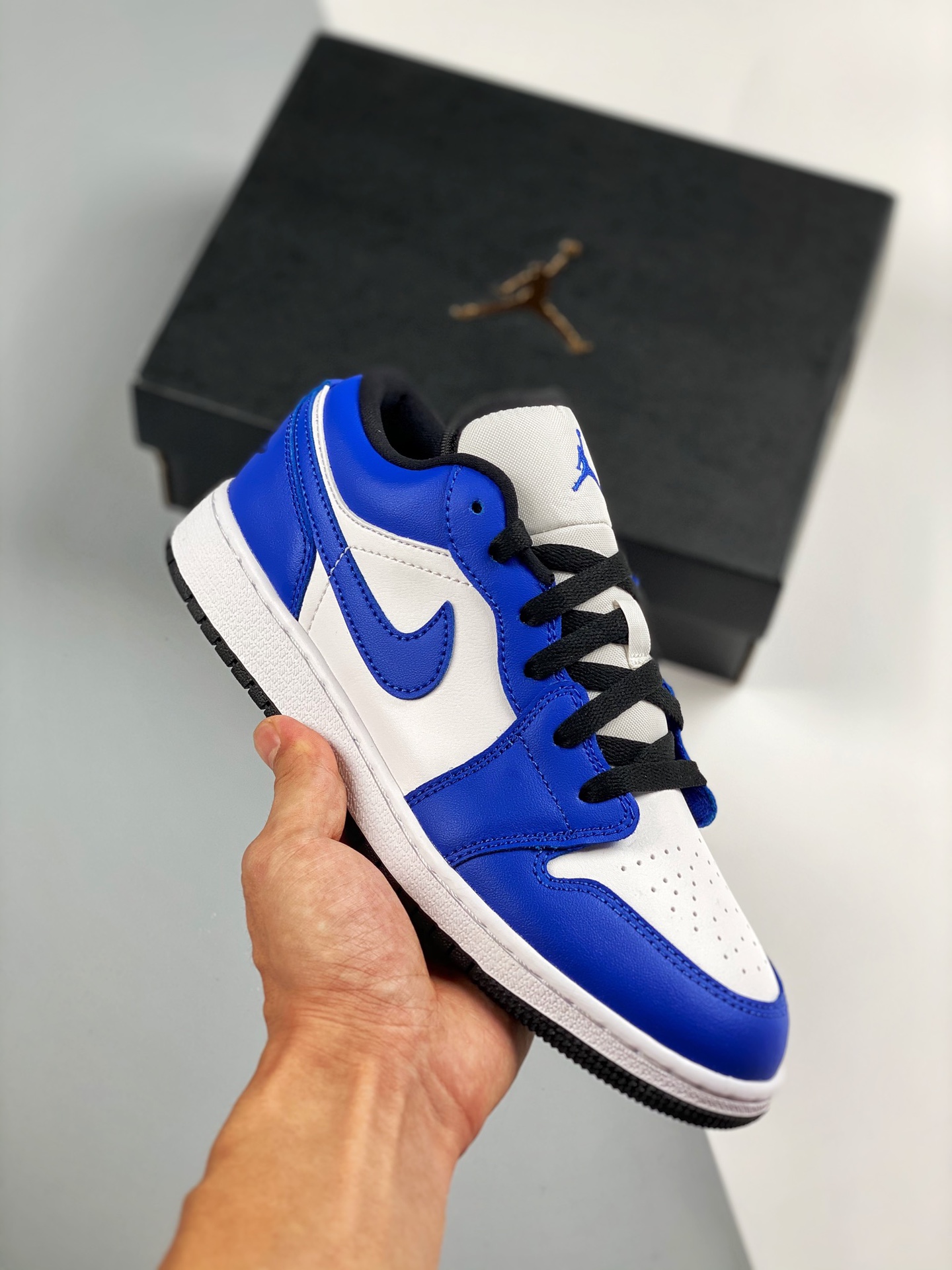 Air Jordan 1 LOW Blanco Azul Pequeño Rayo 乔1 Zapatillas de skate casuales de caña baja Color oficial sincronizado Único…
