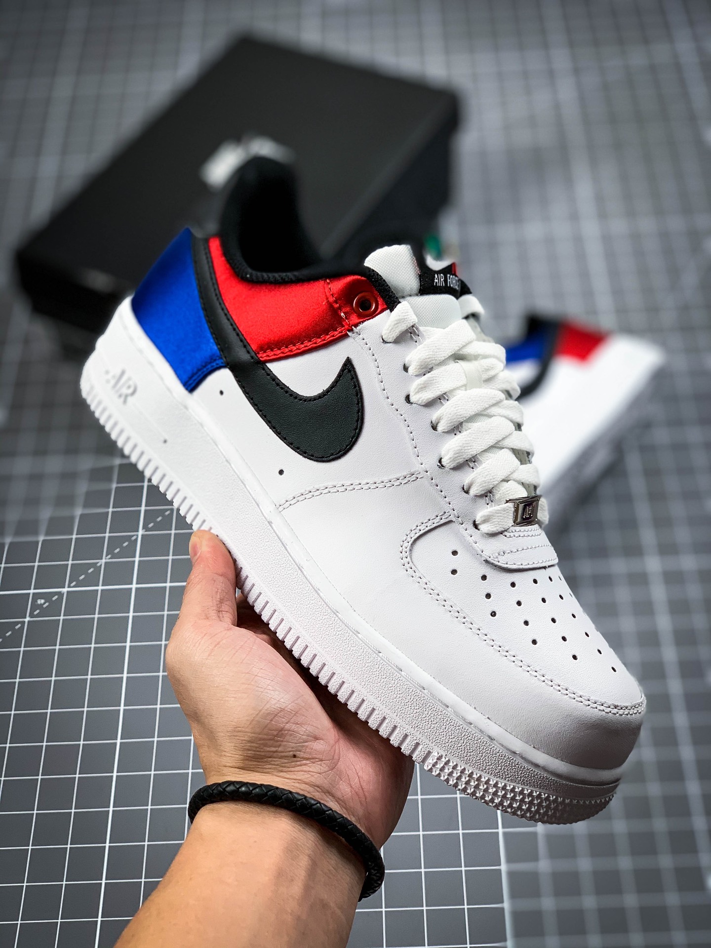 220 Nike Air Force 1'07 LV8 丝绸拼接 空军一号低帮运动休闲板鞋 CW7010-100