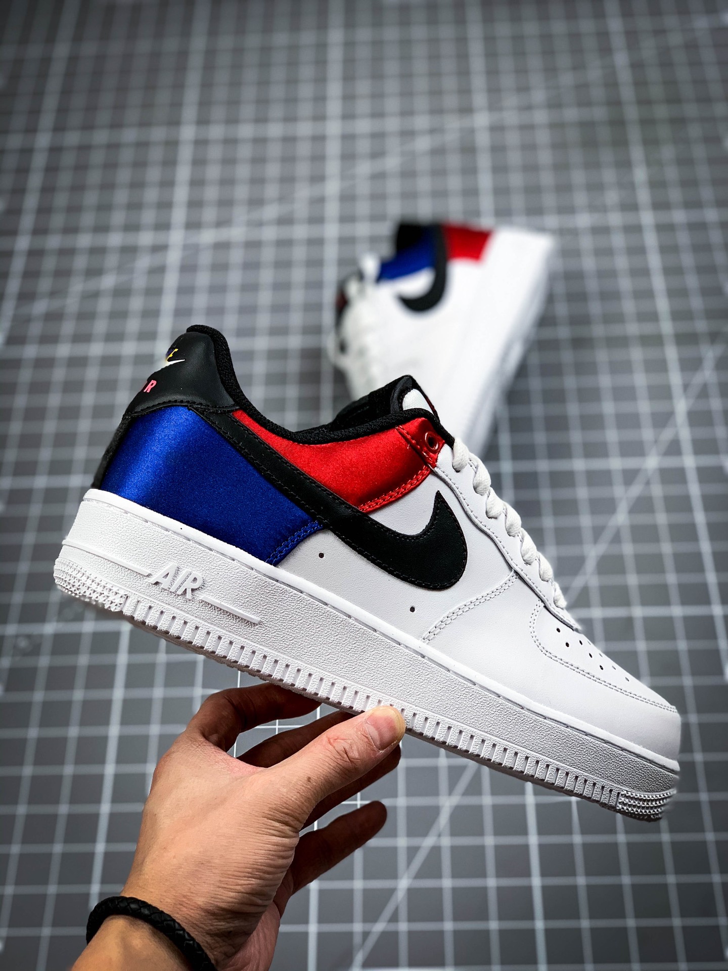 220 Nike Air Force 1'07 LV8 丝绸拼接 空军一号低帮运动休闲板鞋 CW7010-100