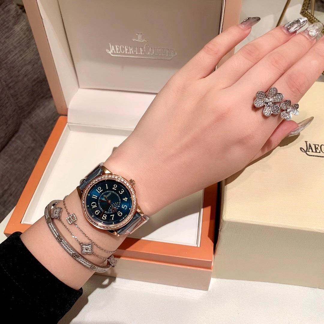 Lacoste 针：进口烤蓝色针表带： 美洲鳄鱼皮表带 尺寸：直径34mm，厚度8.5mm