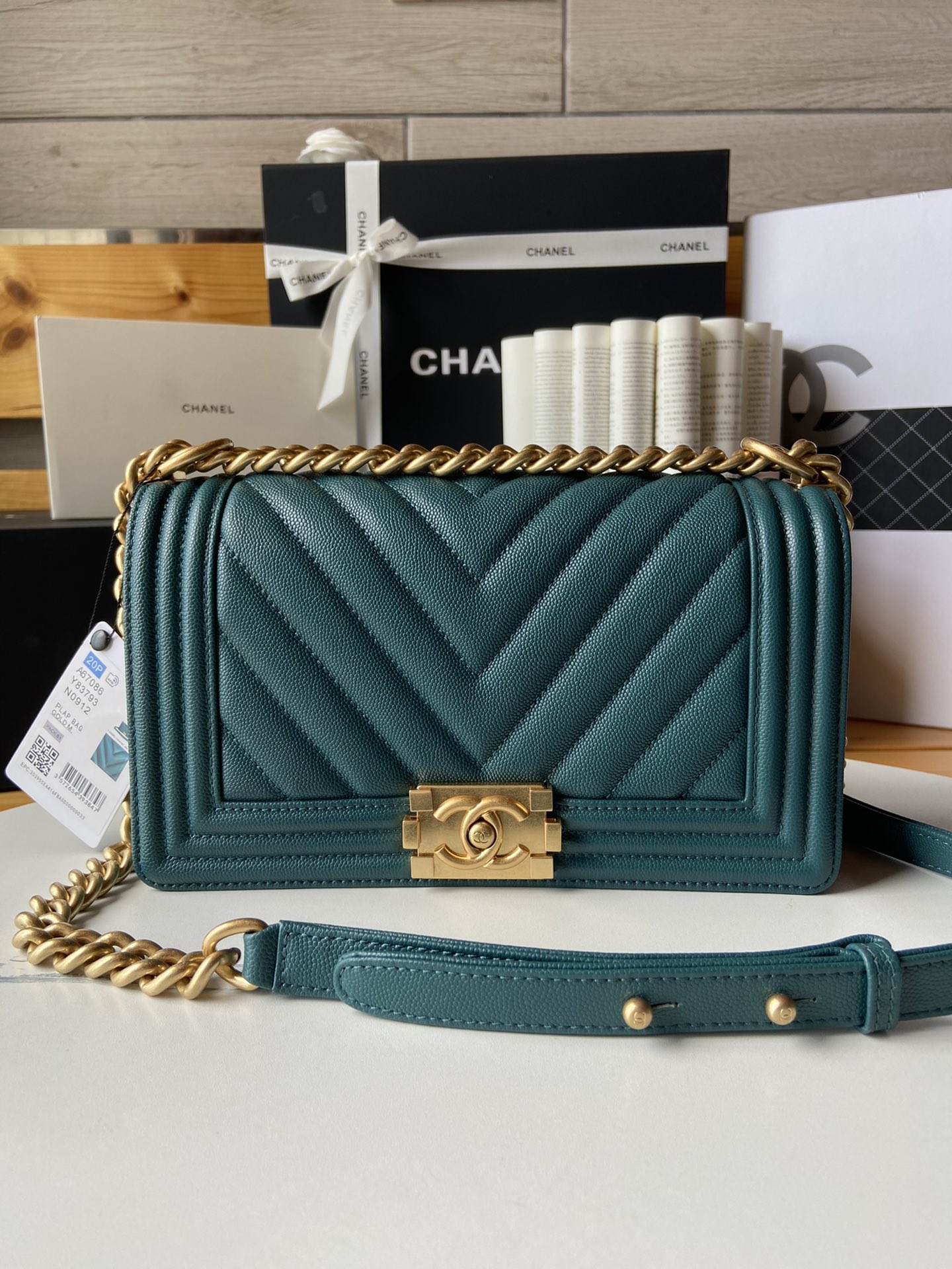 V格细球纹Chanel18秋冬爆款67086leboy系列V格进口细球纹小牛皮实物颜色非常漂亮原厂进口2