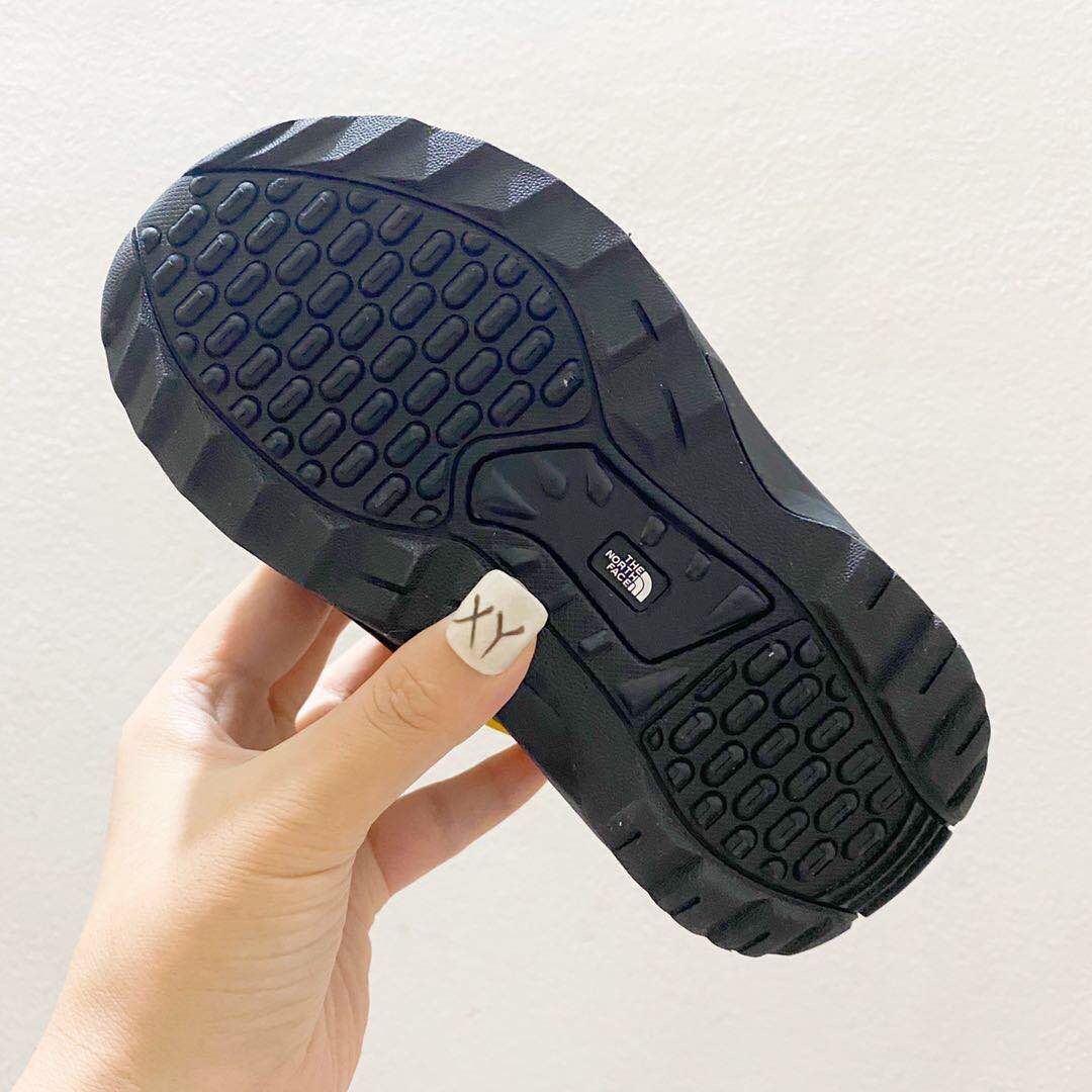 图片[8]-北面高帮儿童雪地靴 尺码：24-39码 让宝贝的脚丫穿上羽绒服，超级暖和宝贝再也不怕冷到脚了❤️防滑耐磨大底✔️内里高帮加绒加厚，保暖舒适❄️-选品中心