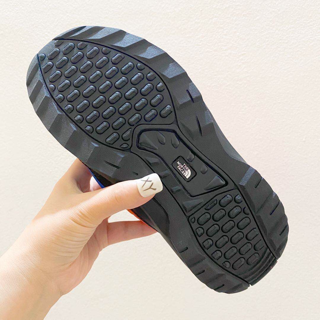 图片[8]-北面高帮儿童雪地靴 尺码：24-39码 让宝贝的脚丫穿上羽绒服，超级暖和宝贝再也不怕冷到脚了❤️防滑耐磨大底✔️内里高帮加绒加厚，保暖舒适❄️-选品中心