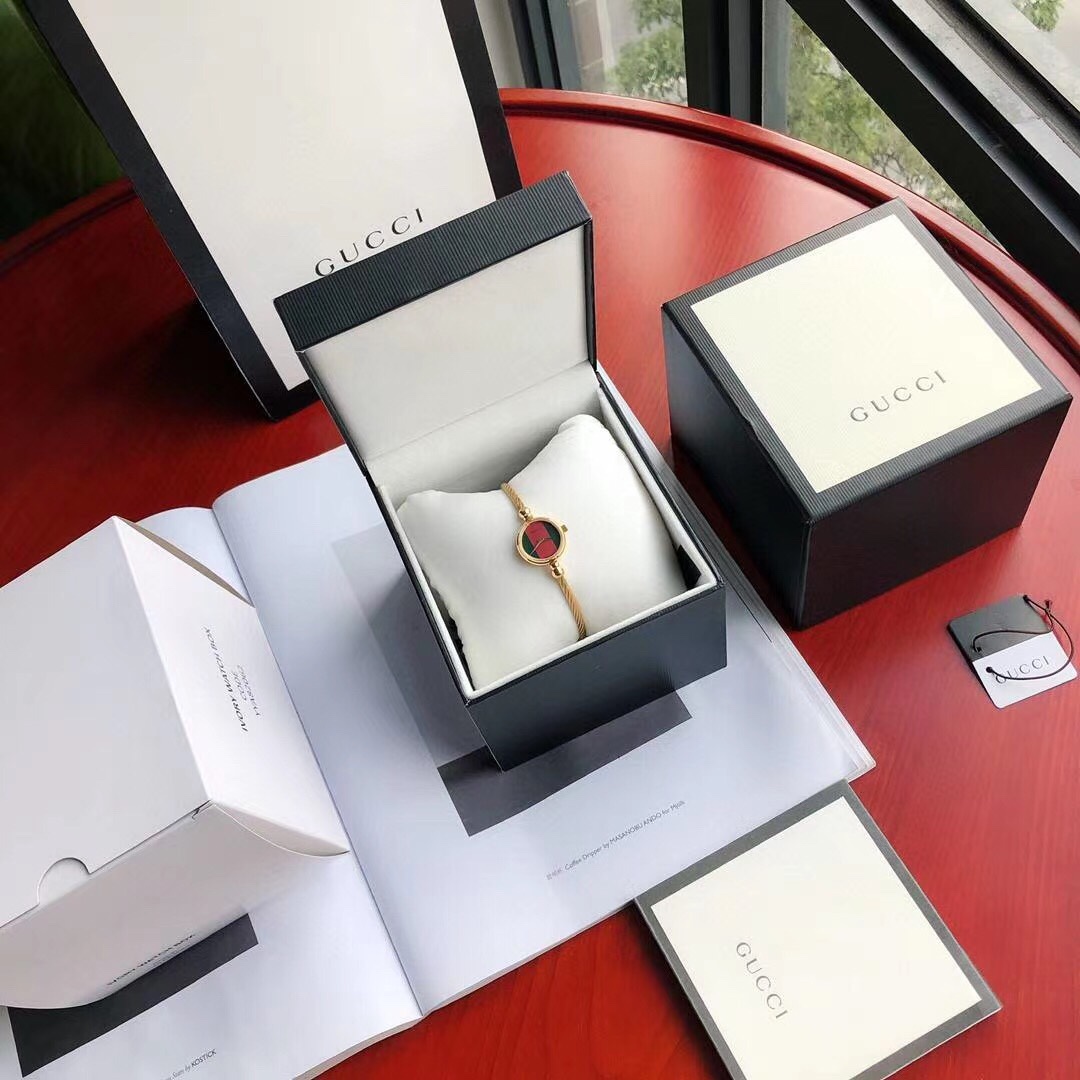 Lote de reloj de pulsera Gucci vintage de edición limitada, 20 mm de diámetro, movimiento de cuarzo suizo, re…