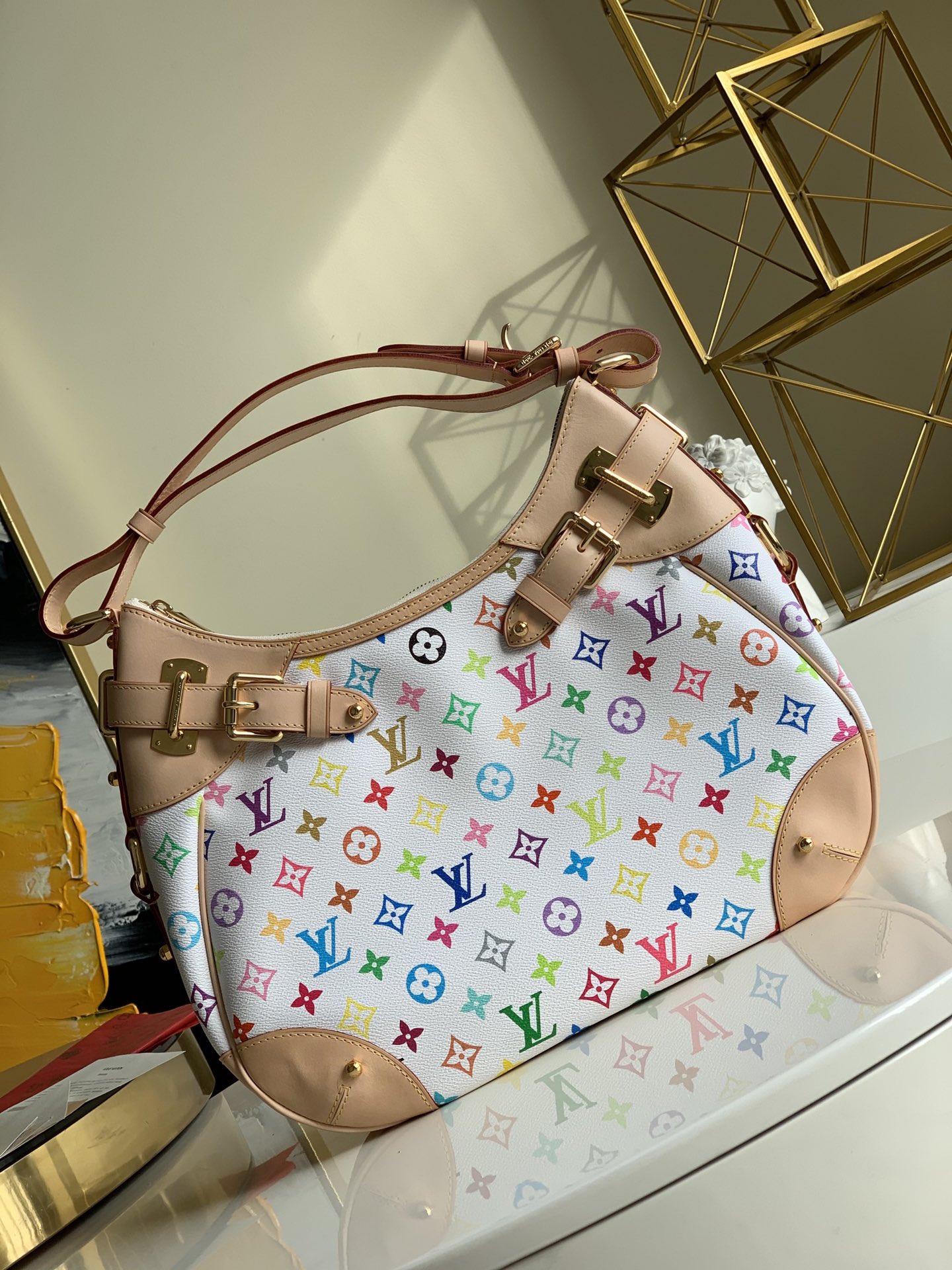 NO:396260,【Exclusive real photo M40196 white color】Classic return M40196 white color 33 color is the hottest selling model nowadays, perfect workmanship, and the super imported color-changing leather used, making the whole bag look so high-end and perfect, size 40x32.5x12cm X., LV [original leather], louis vuitton19860909【独家实拍M40196白彩】经典回归 M40196白彩 33彩 时下热卖款,完美的做工,以及使用的超级进口变色皮料,使整个包看起来是那么的高档完美,尺寸40x32.5x12cm X.,LV【原厂皮】,louis vuitton,Bag