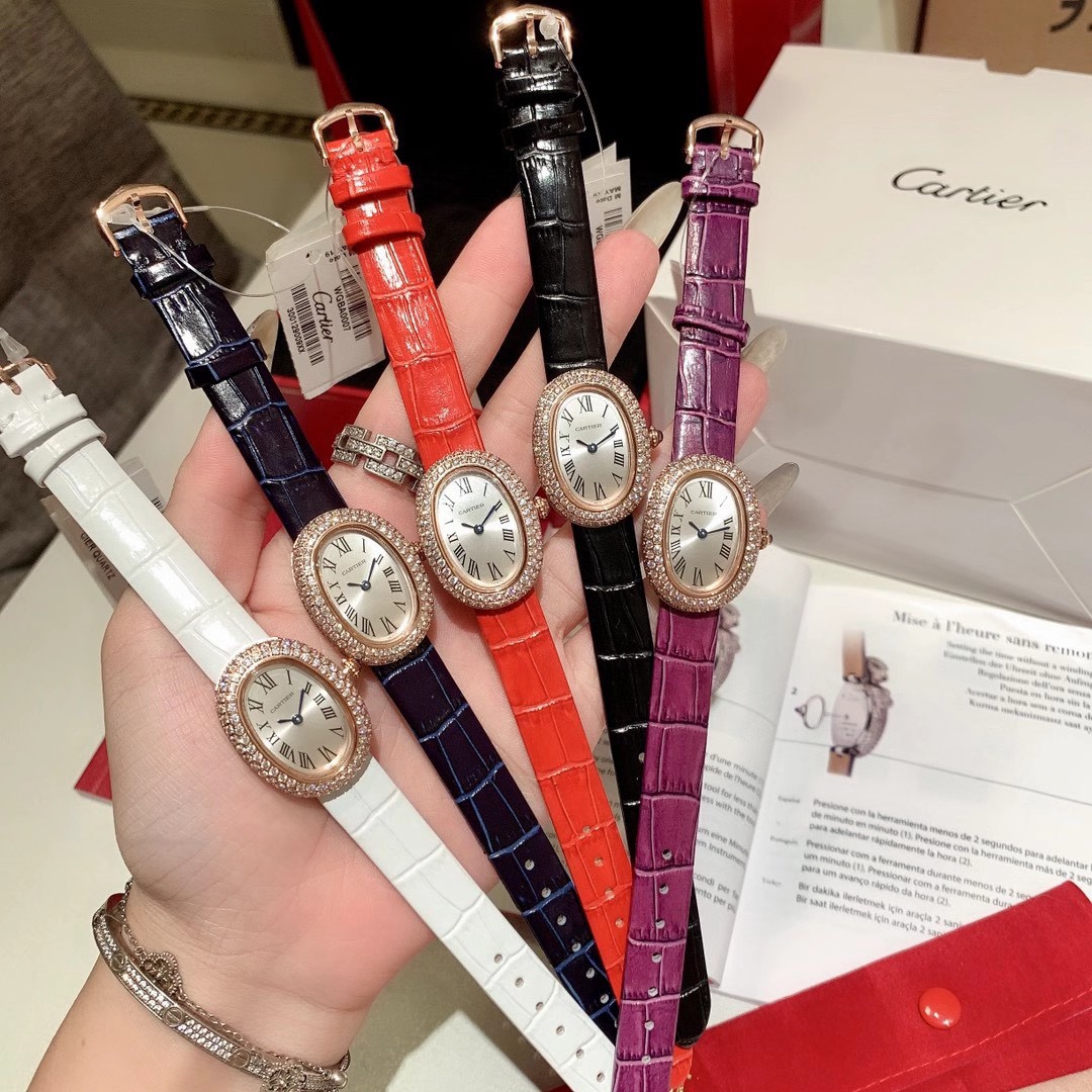 Cartier 卡地亚 之作 Baignoire浴缸系列腕表 拥有完美椭圆线条及雅致细致细腻外型的 Baignoire 腕表