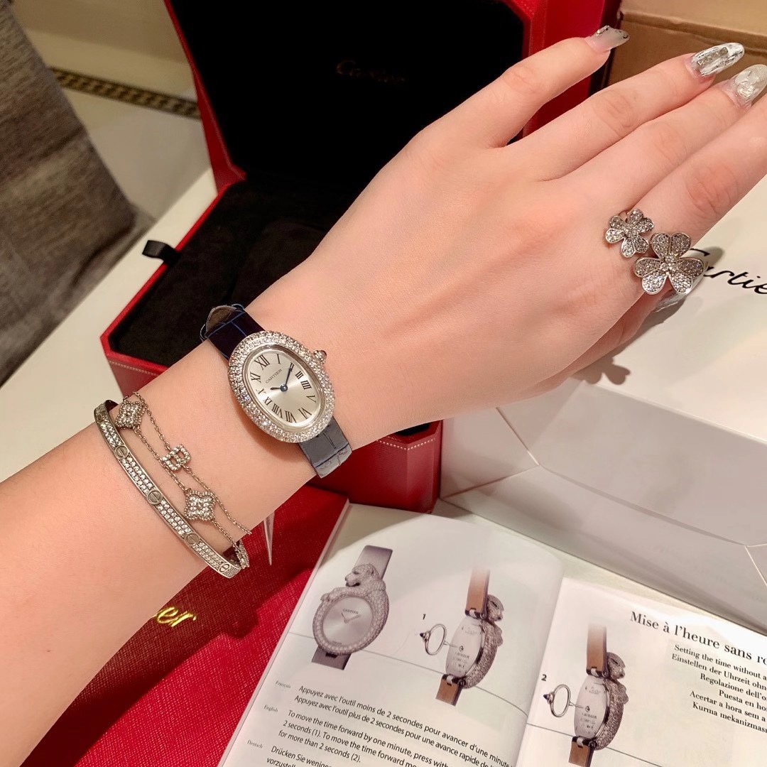 Cartier 卡地亚 之作 Baignoire浴缸系列腕表 拥有完美椭圆线条及雅致细致细腻外型的 Baignoire 腕表
