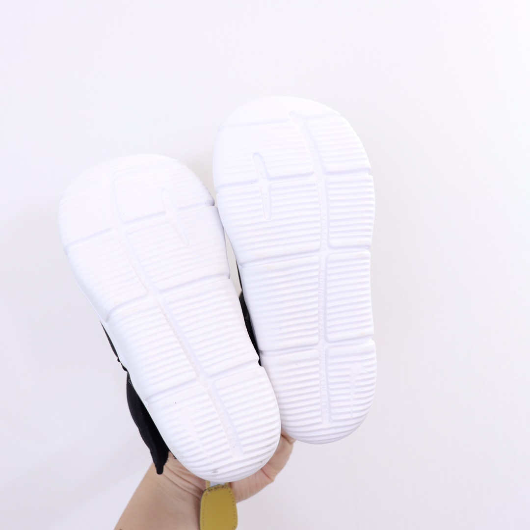 图片[9]-ＮＫ儿童雪地靴24-35 NK高帮加绒棉靴🔥厚厚的绒保暖舒适✔️加上大大的魔术贴超级方便打开自行穿脱.而且不怕压脚，整个脚都是舒适的在里面-选品中心